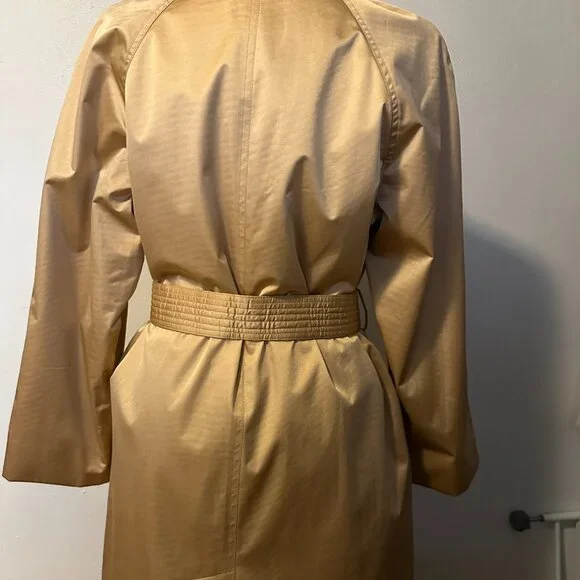 Vintage 60s / 70s Trench Coat with Belt. Perfect!! - Picture 13 of 14